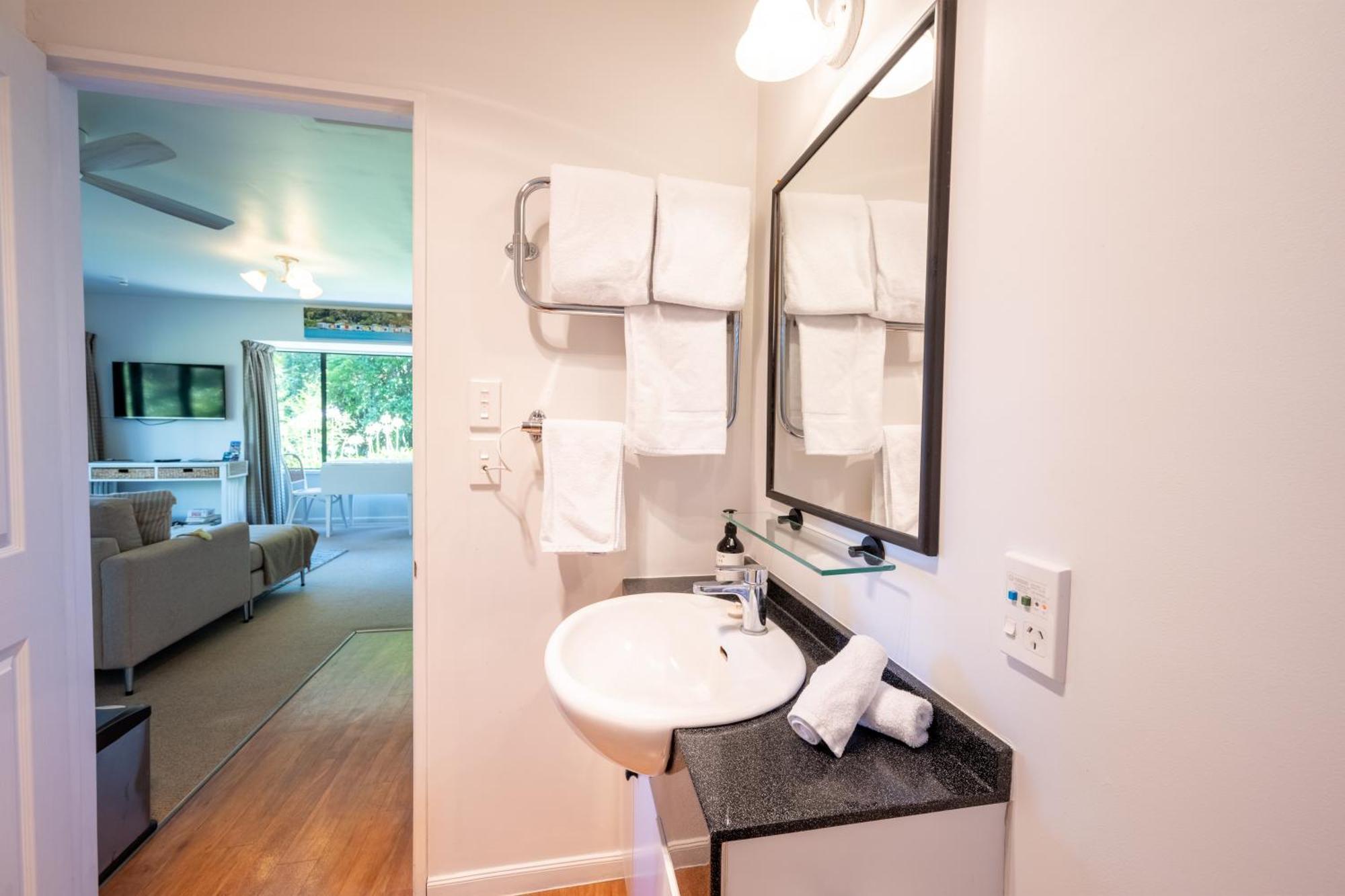 Woodside - Akaroa Holiday Cottage מראה חיצוני תמונה